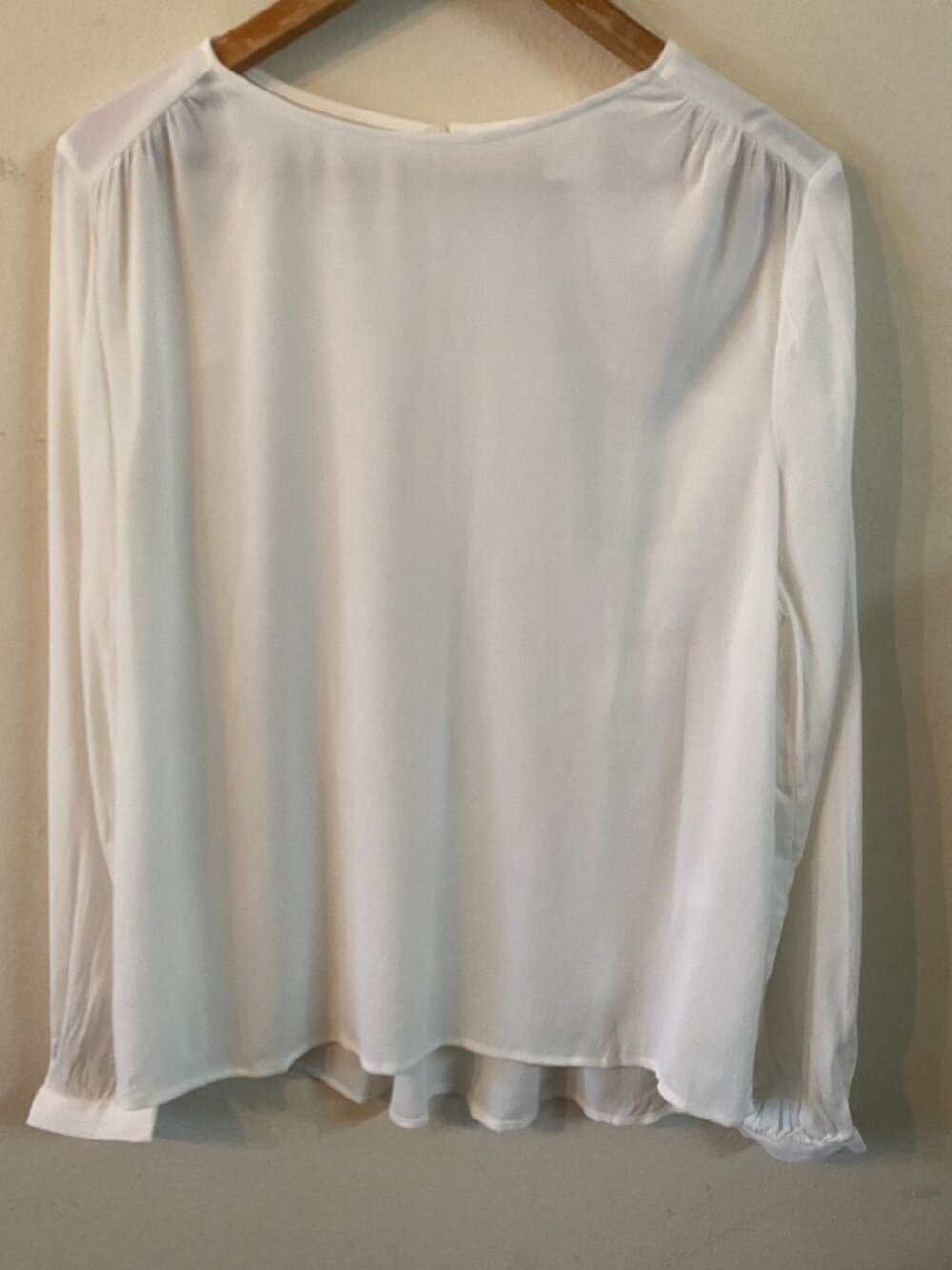 H&M SIZE 8 WHITE LONG-SLEEVE TOP